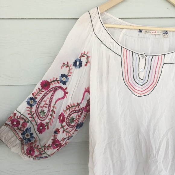 Chelsea & Violet Embroidered Top Billowy Sleeves - Picture 2 of 5
